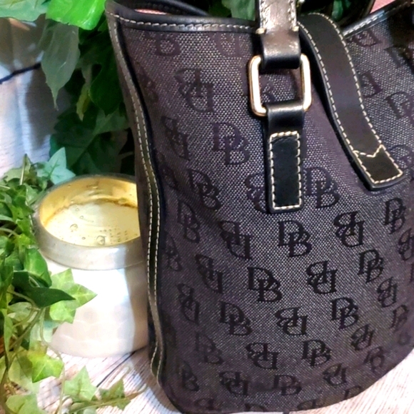dooney and bourke north south bucket bag